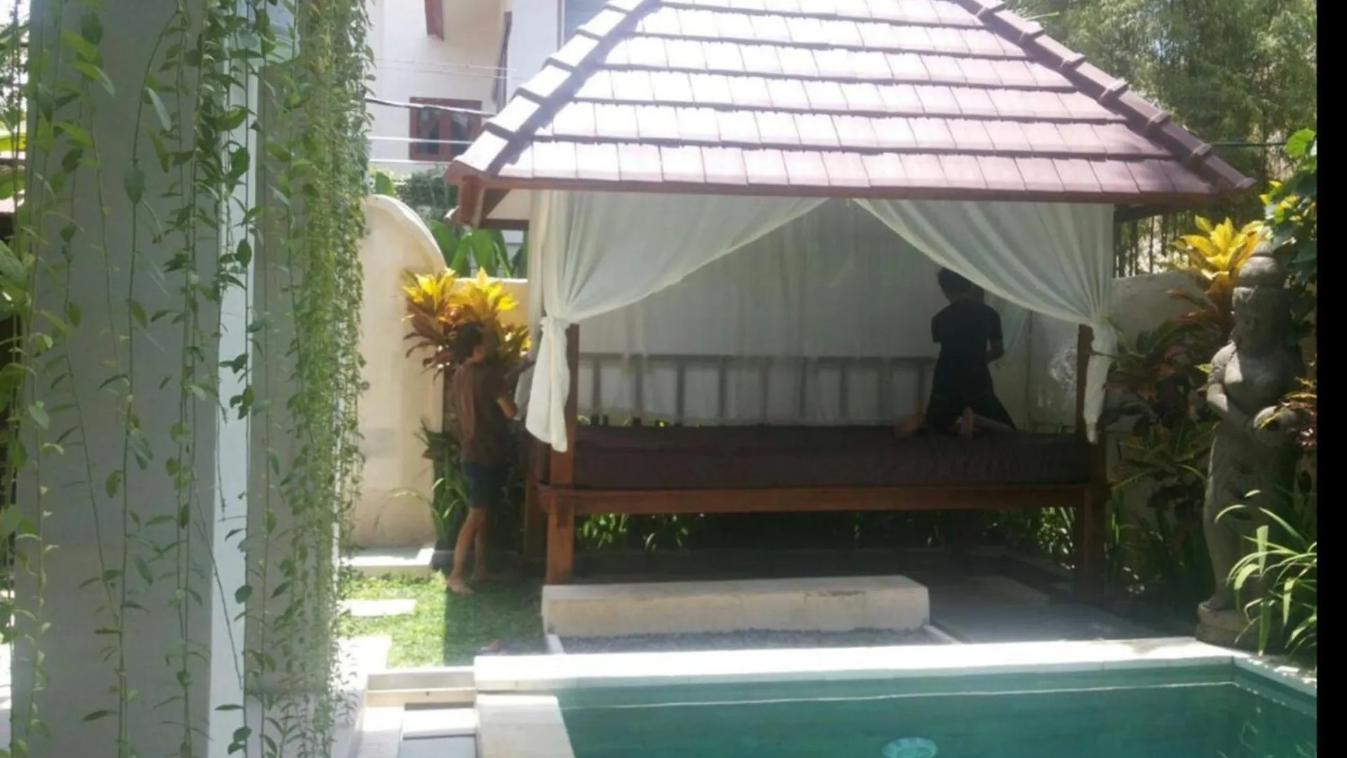 Huge Two Storey 4 Bed 4 Bath Villa With Pool Right In The Heart Of Seminyak 0*, Seminyak (Bali)