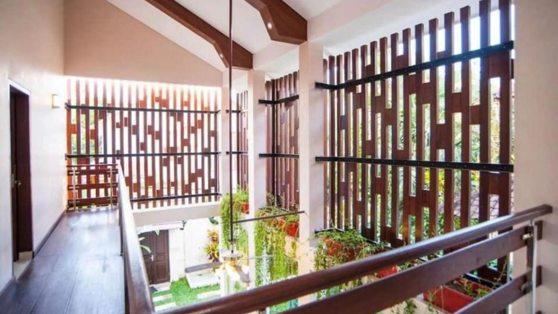 Huge Two Storey 4 Bed 4 Bath Villa With Pool Right In The Heart Of Seminyak
